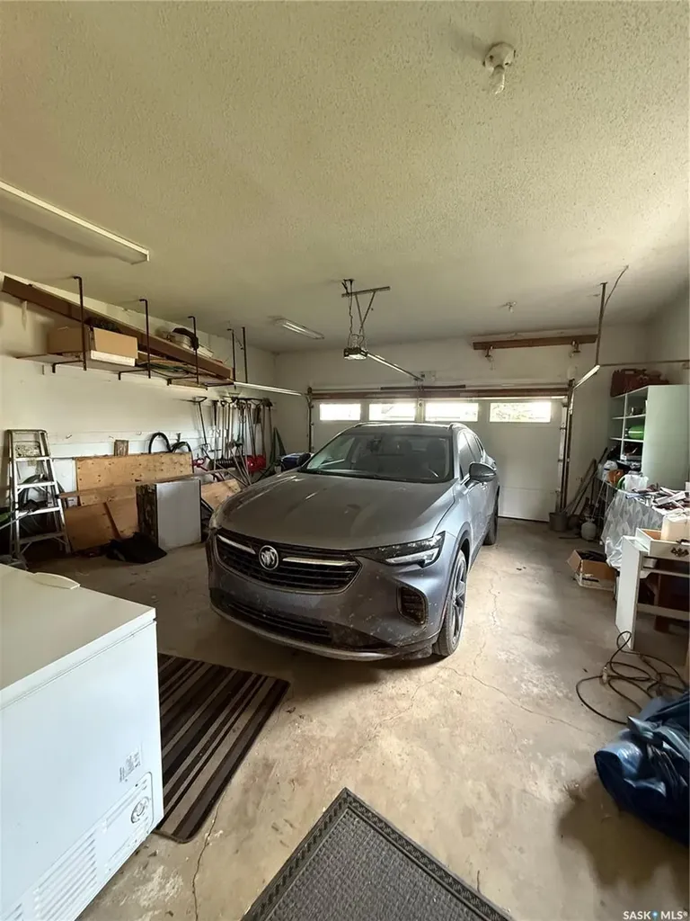 909 Larson Crescent Eston SK S0L 1A0