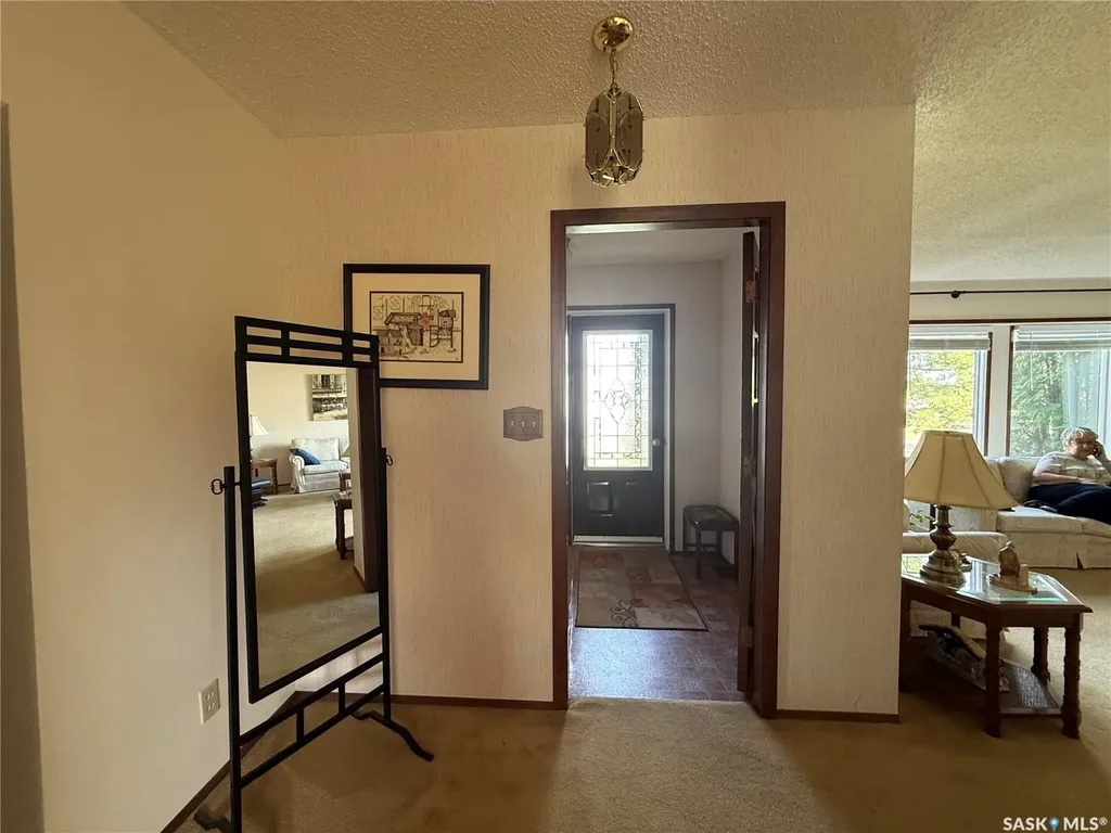 909 Larson Crescent Eston SK S0L 1A0