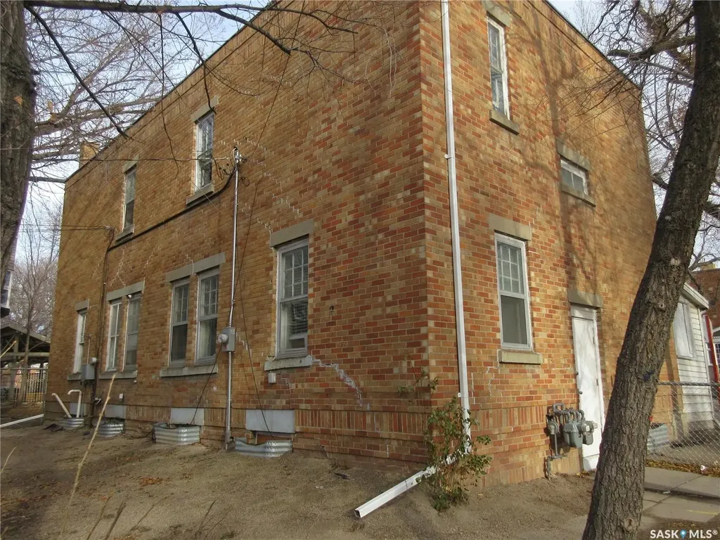 1878-1880 Ottawa Street Regina SK S4P 1P4
