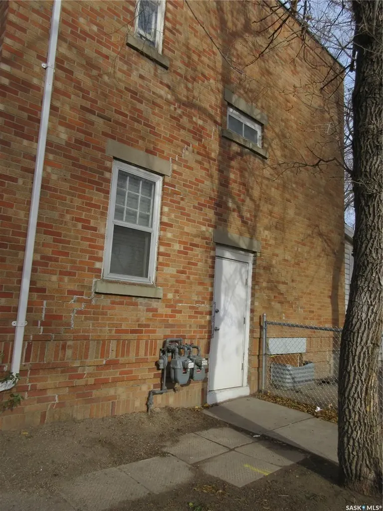 1878-1880 Ottawa Street Regina SK S4P 1P4