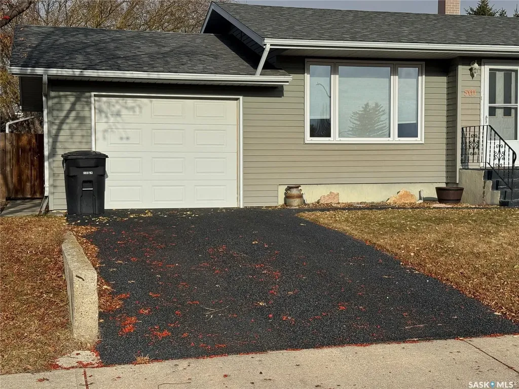 501 7th Avenue W Biggar SK S0K 0M0