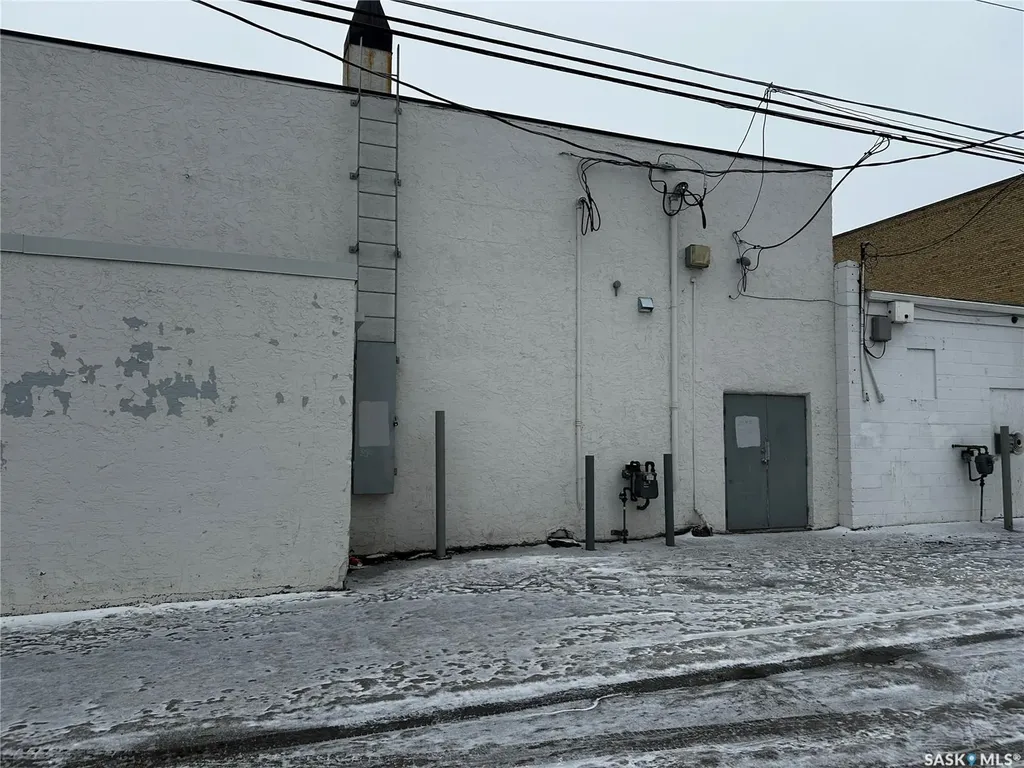 306 20th Street W Saskatoon SK S7M 1N3