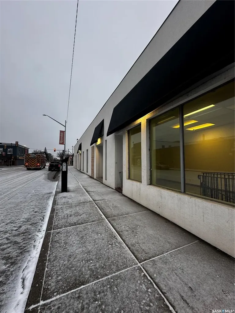 306 20th Street W Saskatoon SK S7M 1N3