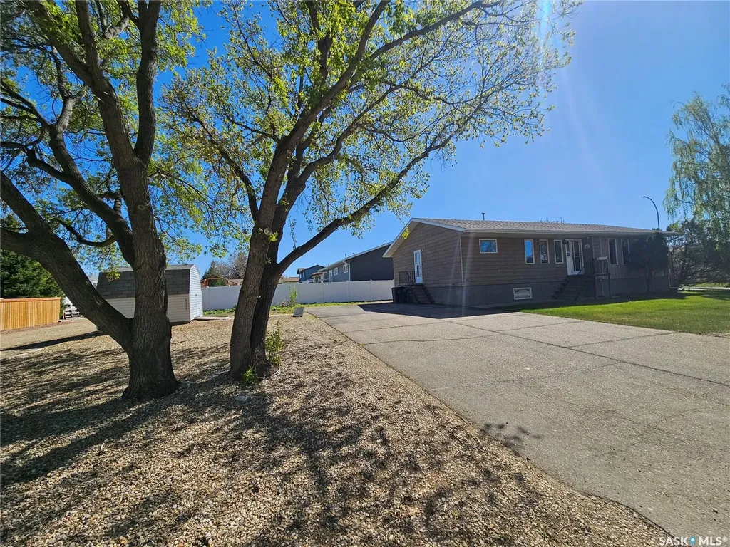 51 Harrigan Crescent Maple Creek SK S0N 1N0