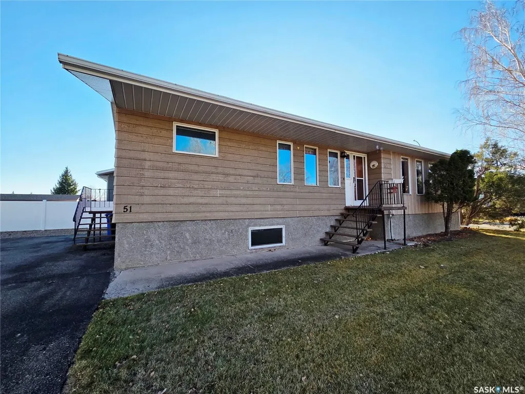51 Harrigan Crescent Maple Creek SK S0N 1N0