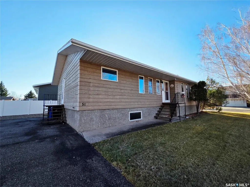 51 Harrigan Crescent Maple Creek SK S0N 1N0