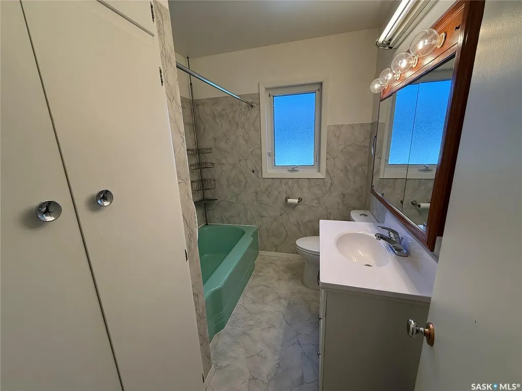 326 3rd Avenue SW Eston SK S0L 1A0