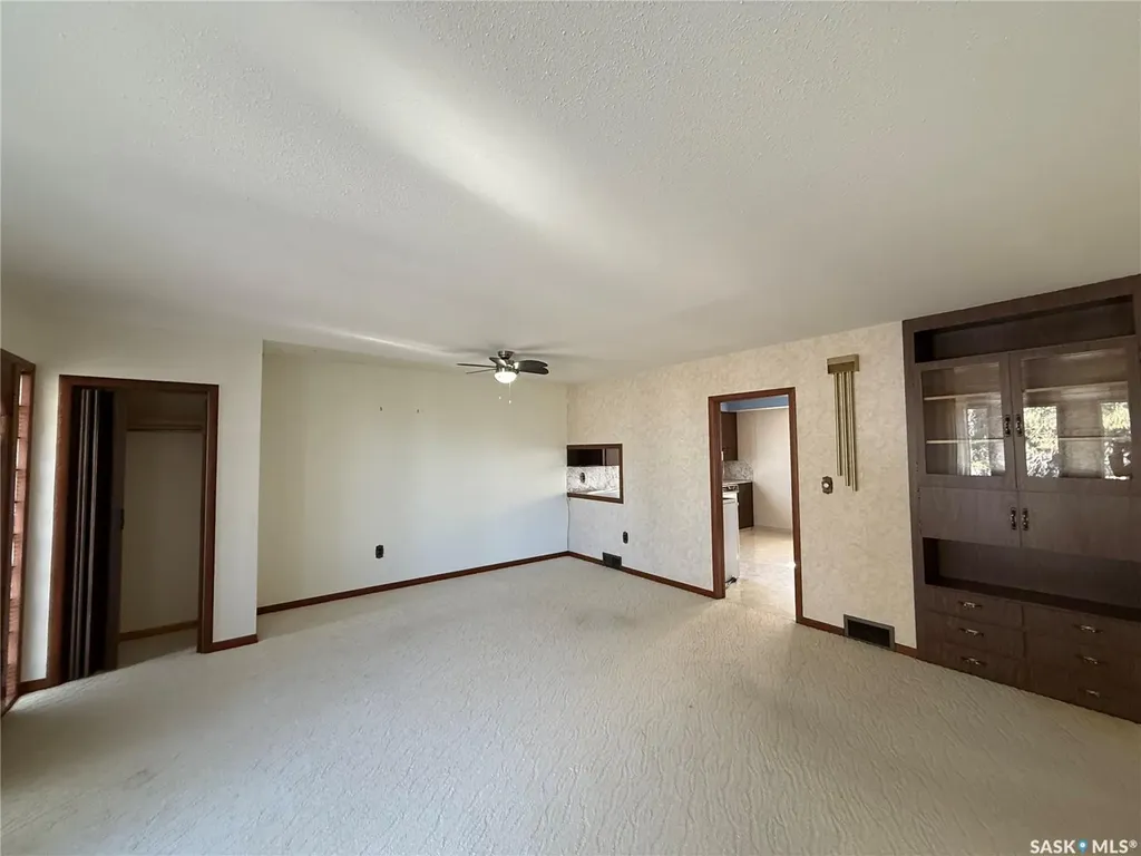 326 3rd Avenue SW Eston SK S0L 1A0