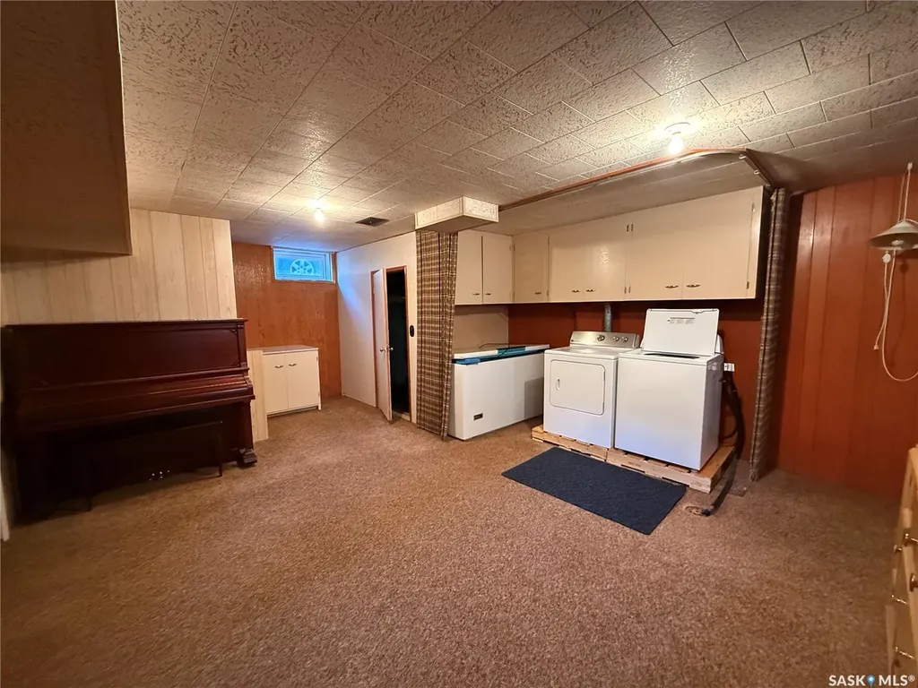 326 3rd Avenue SW Eston SK S0L 1A0