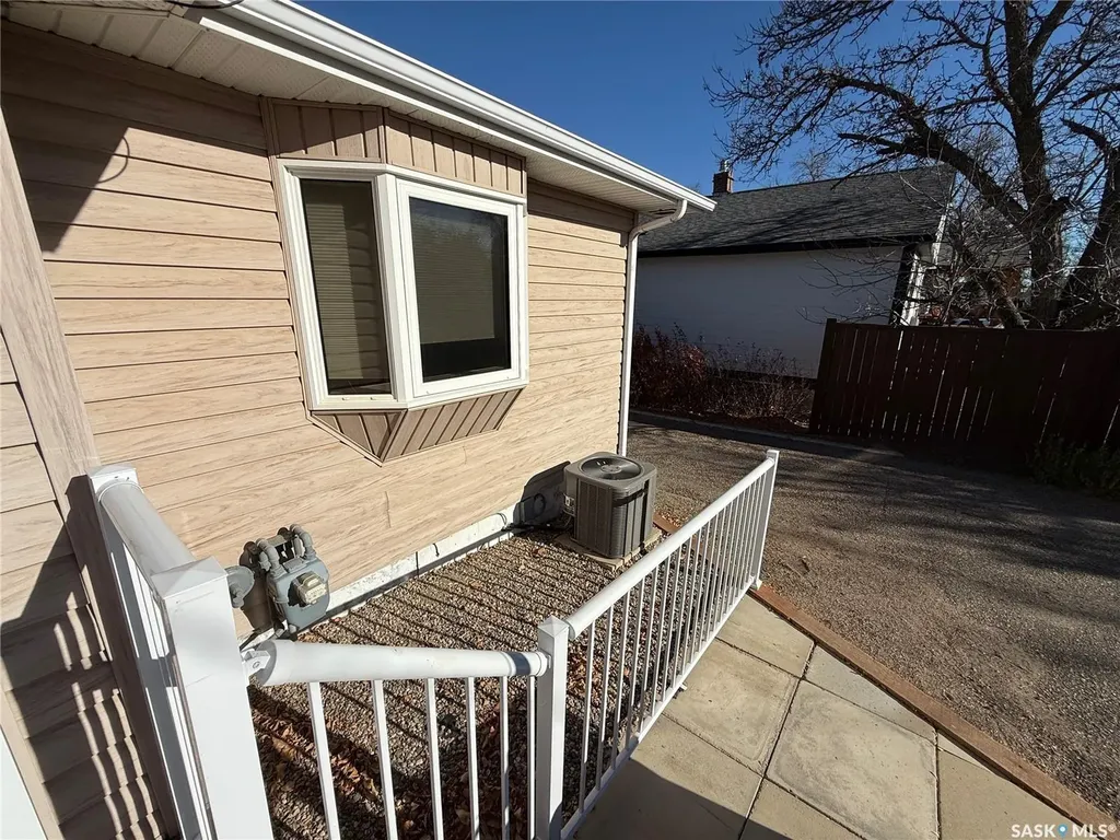 326 3rd Avenue SW Eston SK S0L 1A0