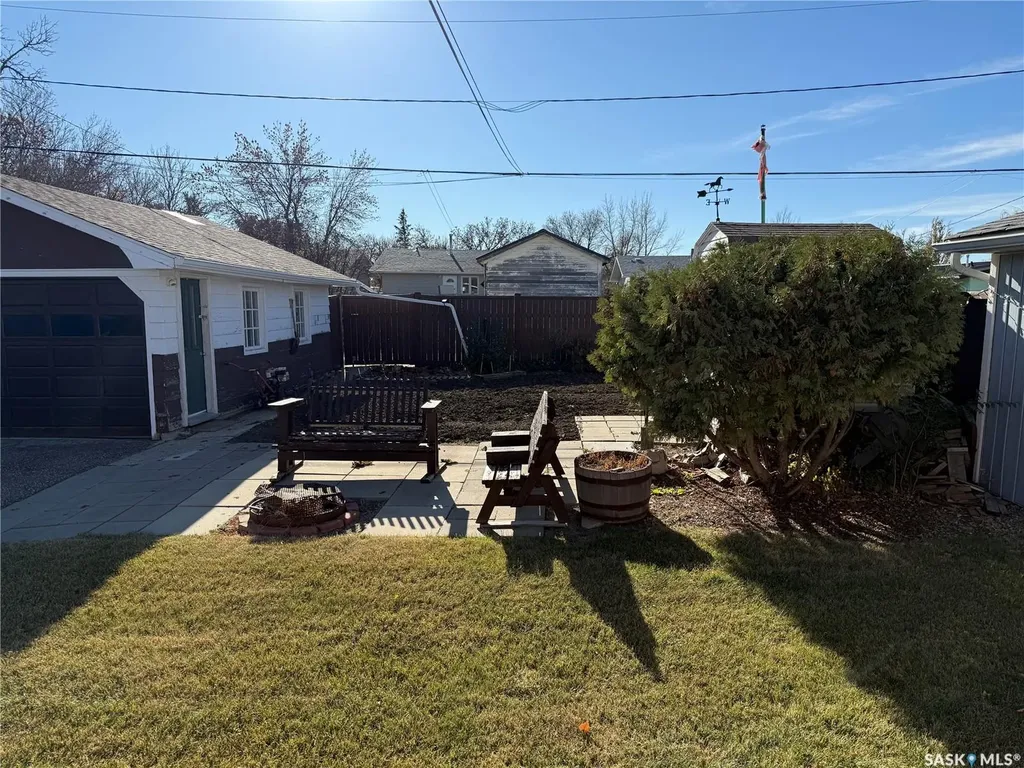 326 3rd Avenue SW Eston SK S0L 1A0