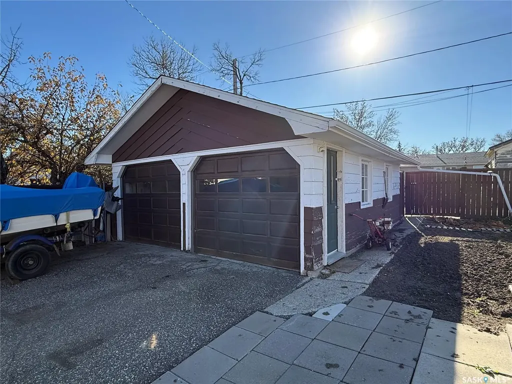 326 3rd Avenue SW Eston SK S0L 1A0