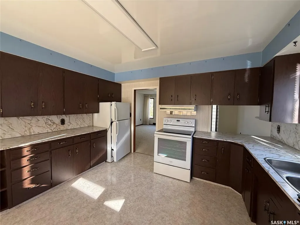 326 3rd Avenue SW Eston SK S0L 1A0