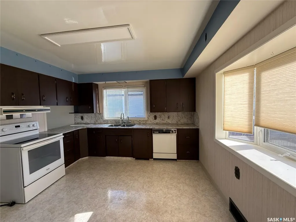 326 3rd Avenue SW Eston SK S0L 1A0