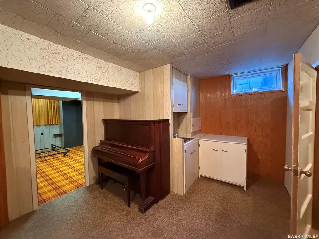 326 3rd Avenue SW Eston SK S0L 1A0