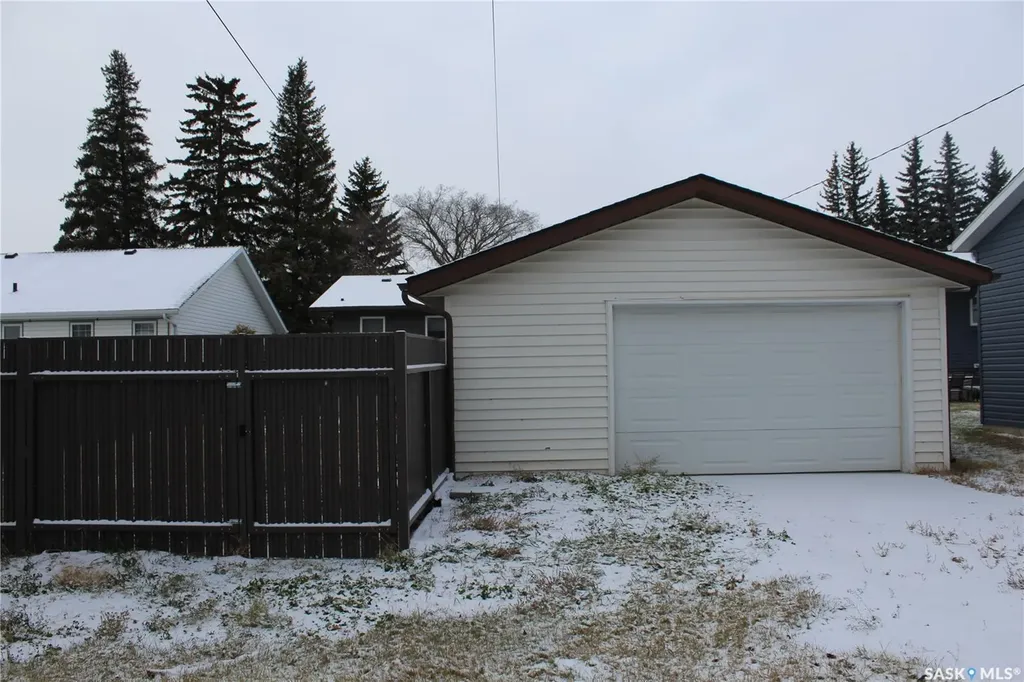 406 3rd Street E Wilkie SK S0K 4W0