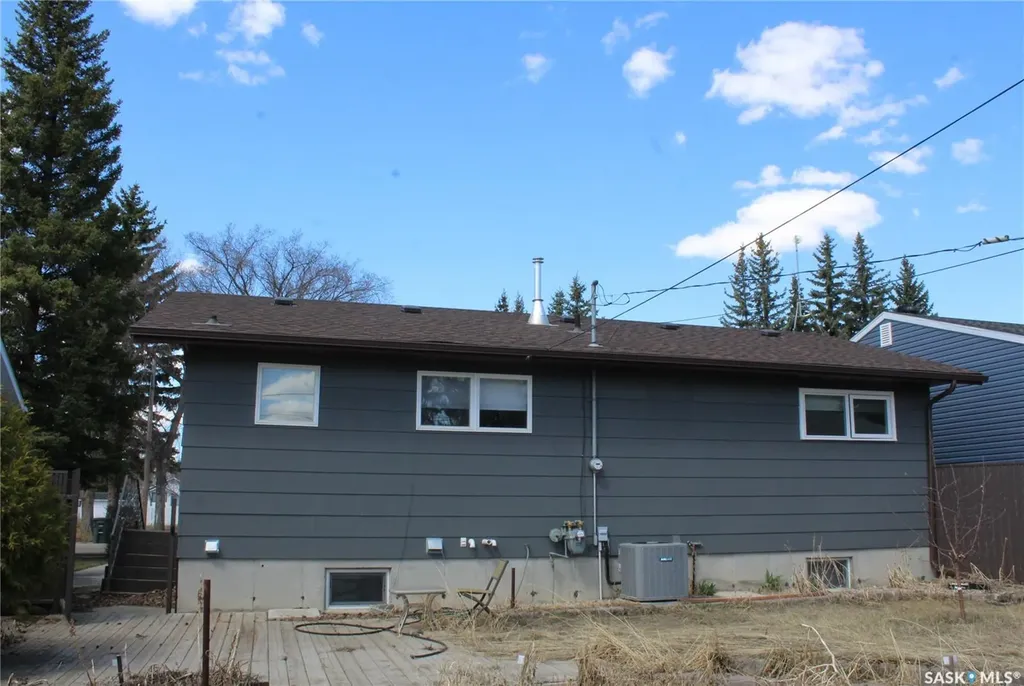 406 3rd Street E Wilkie SK S0K 4W0