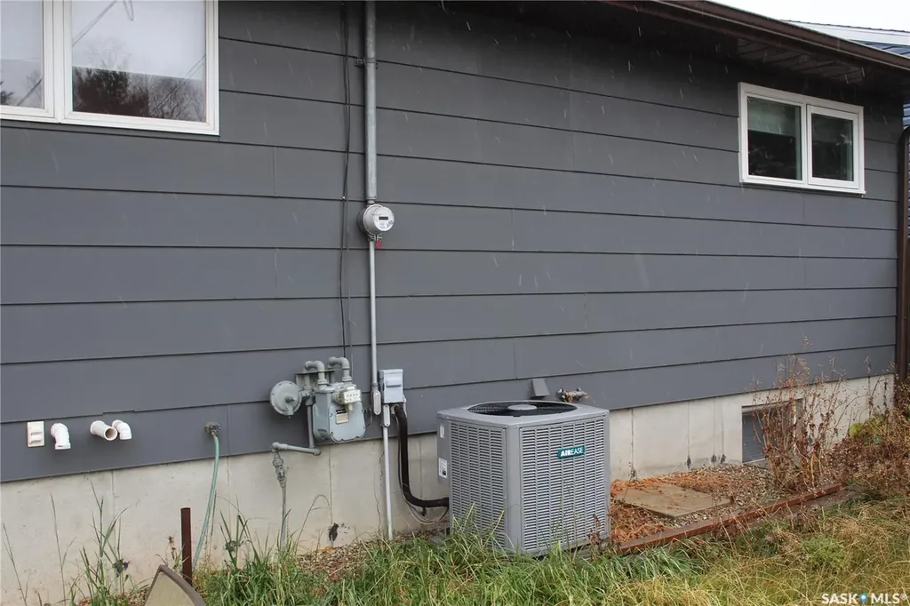 406 3rd Street E Wilkie SK S0K 4W0