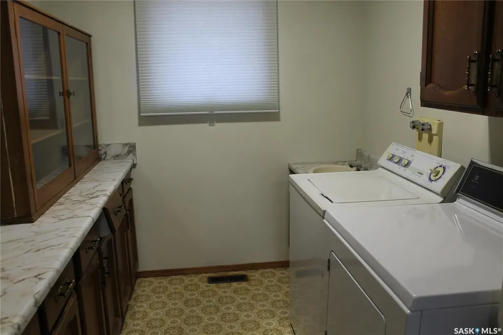 406 3rd Street E Wilkie SK S0K 4W0
