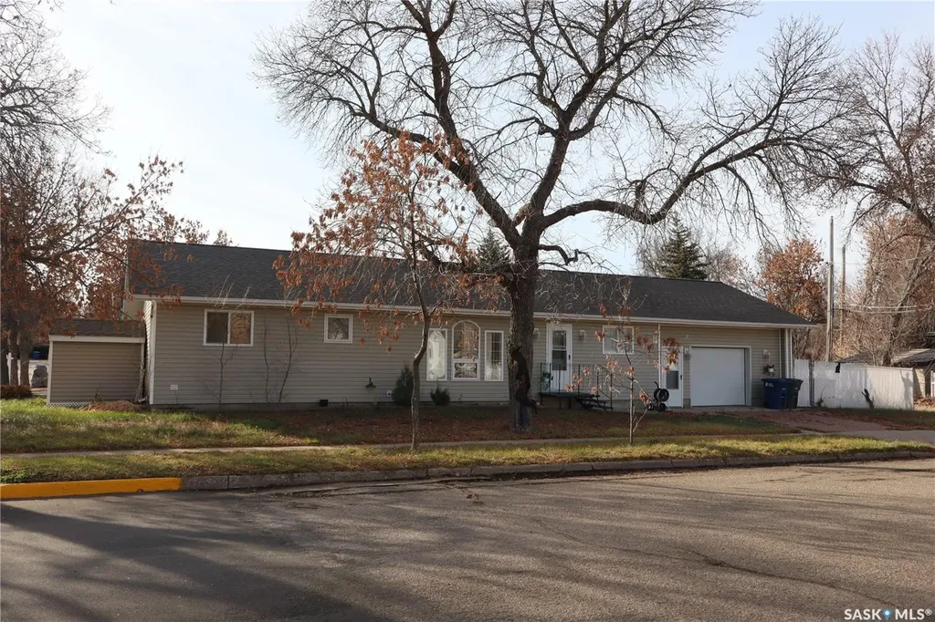 602 Centre Street Assiniboia SK S0H 0B0