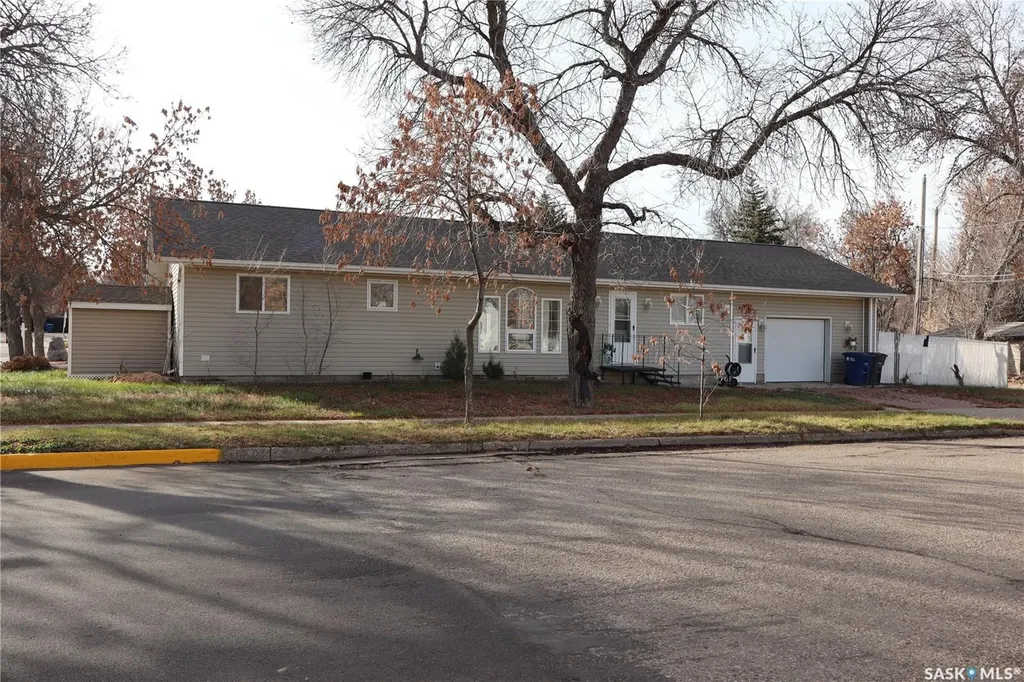 602 Centre Street Assiniboia SK S0H 0B0