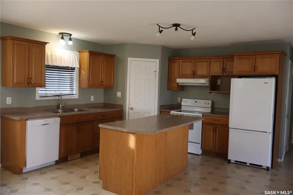 602 Centre Street Assiniboia SK S0H 0B0