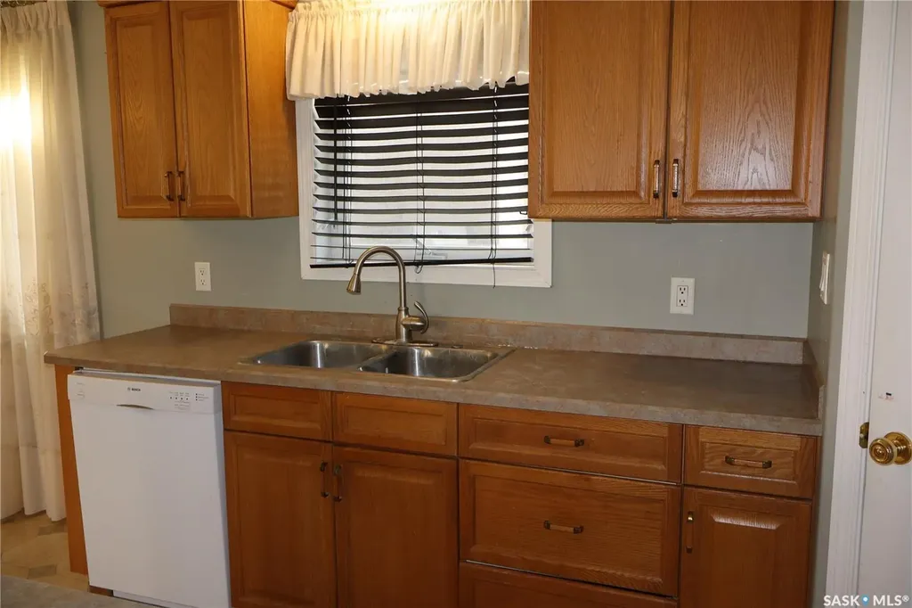 602 Centre Street Assiniboia SK S0H 0B0