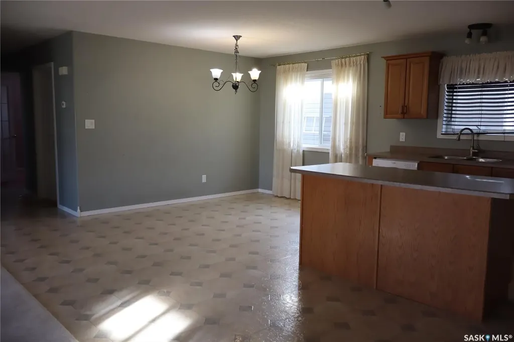 602 Centre Street Assiniboia SK S0H 0B0