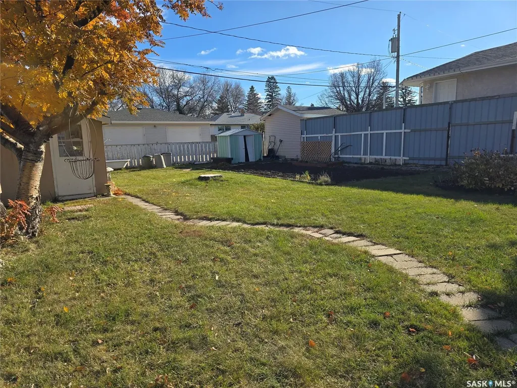 124 10th Street Weyburn SK S4H 1G9