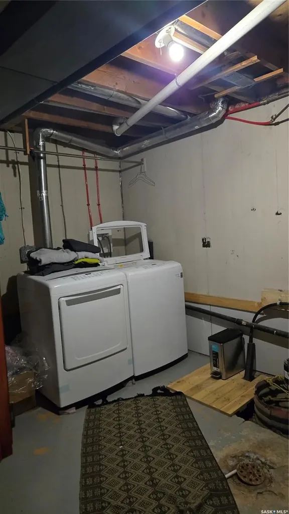 112 4th Street E Carnduff SK S0C 0S0