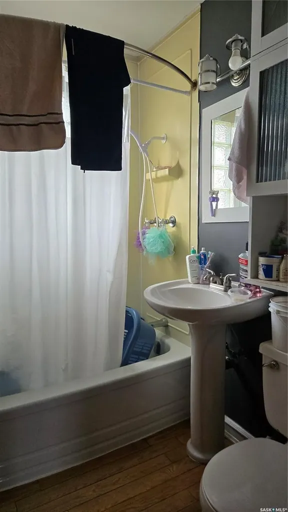 112 4th Street E Carnduff SK S0C 0S0