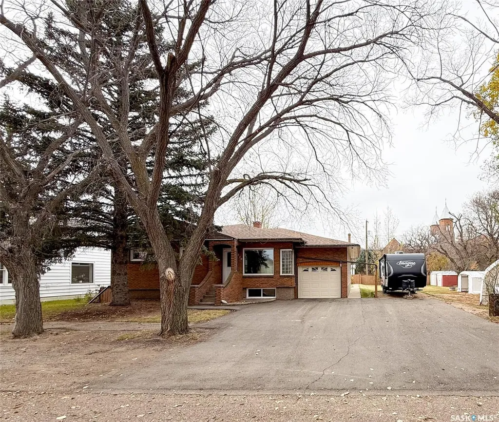 220 1st Street W Ponteix SK S0N 1Z0