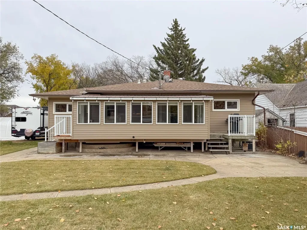 220 1st Street W Ponteix SK S0N 1Z0