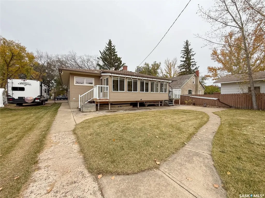 220 1st Street W Ponteix SK S0N 1Z0