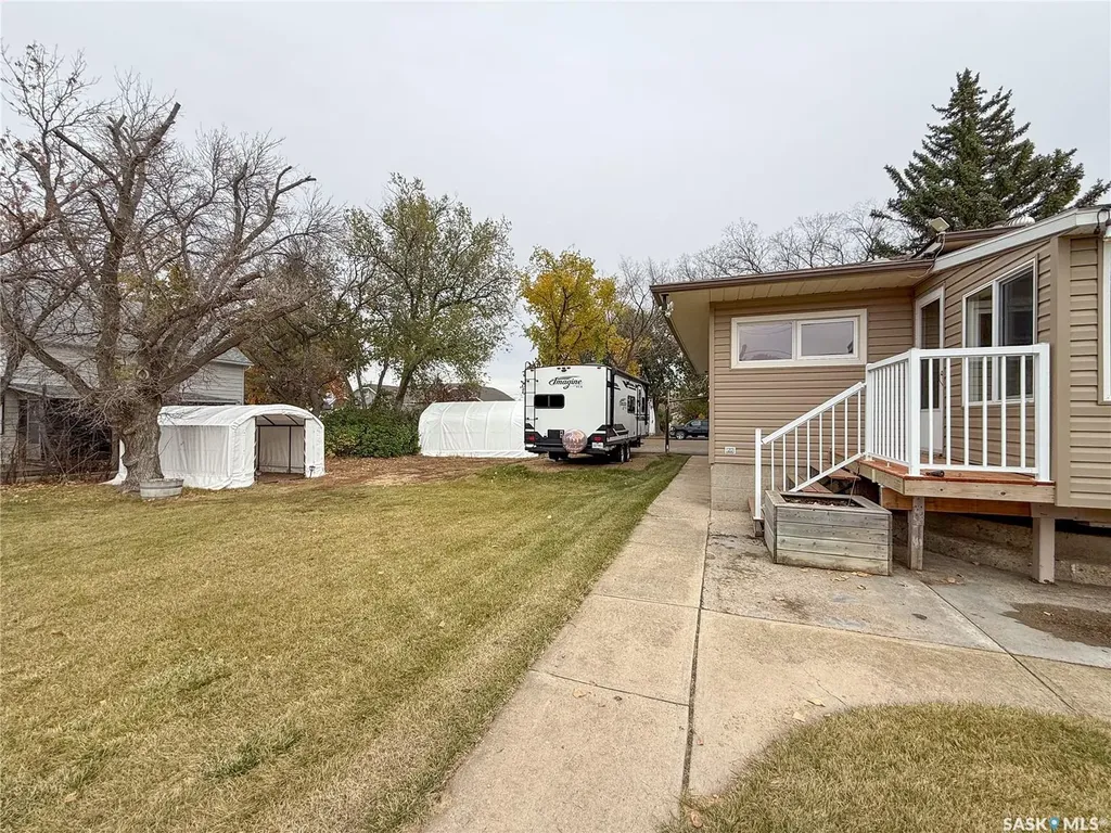 220 1st Street W Ponteix SK S0N 1Z0