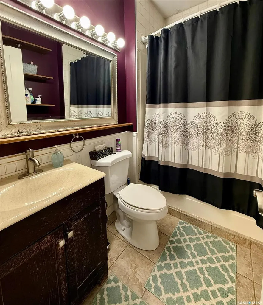 106 7th Street W Kindersley SK S0L 1S0