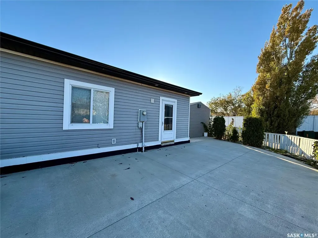 106 7th Street W Kindersley SK S0L 1S0