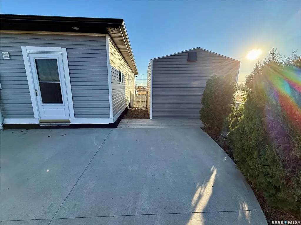 106 7th Street W Kindersley SK S0L 1S0