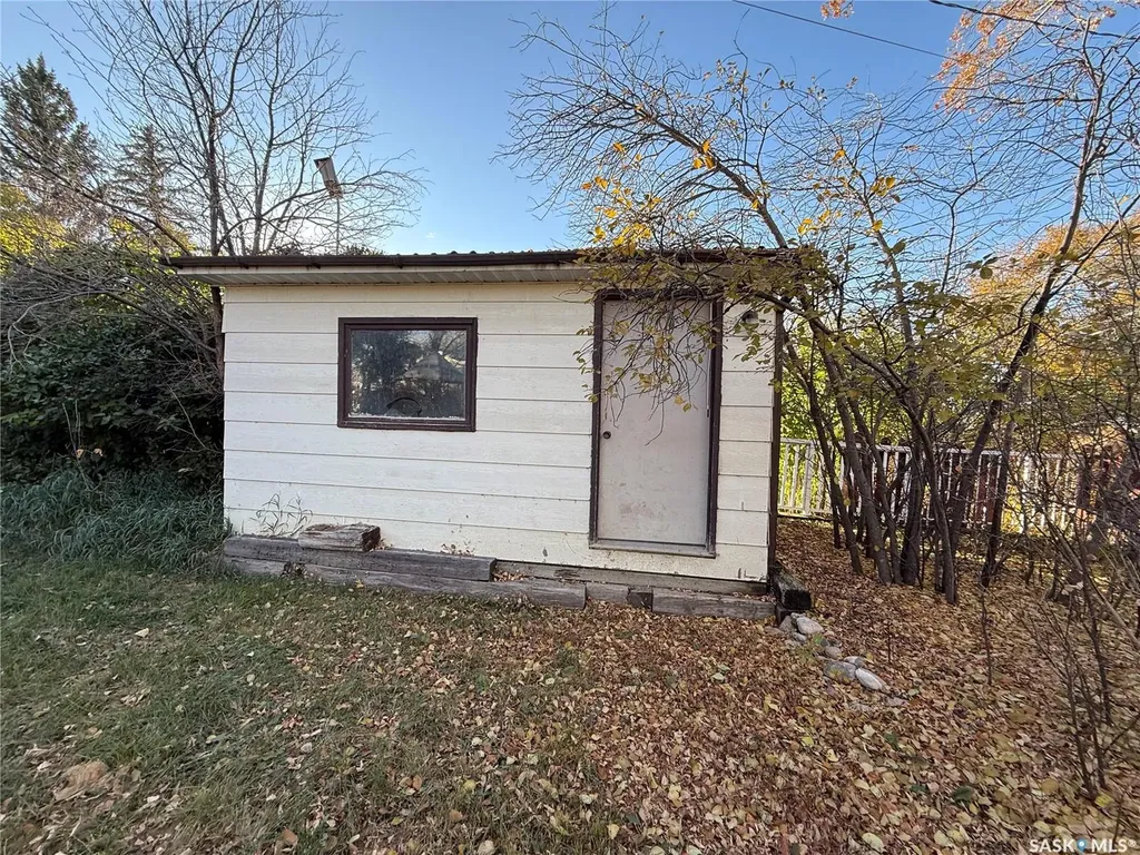 211 Little Flower Avenue Rosetown SK S0L 2V0