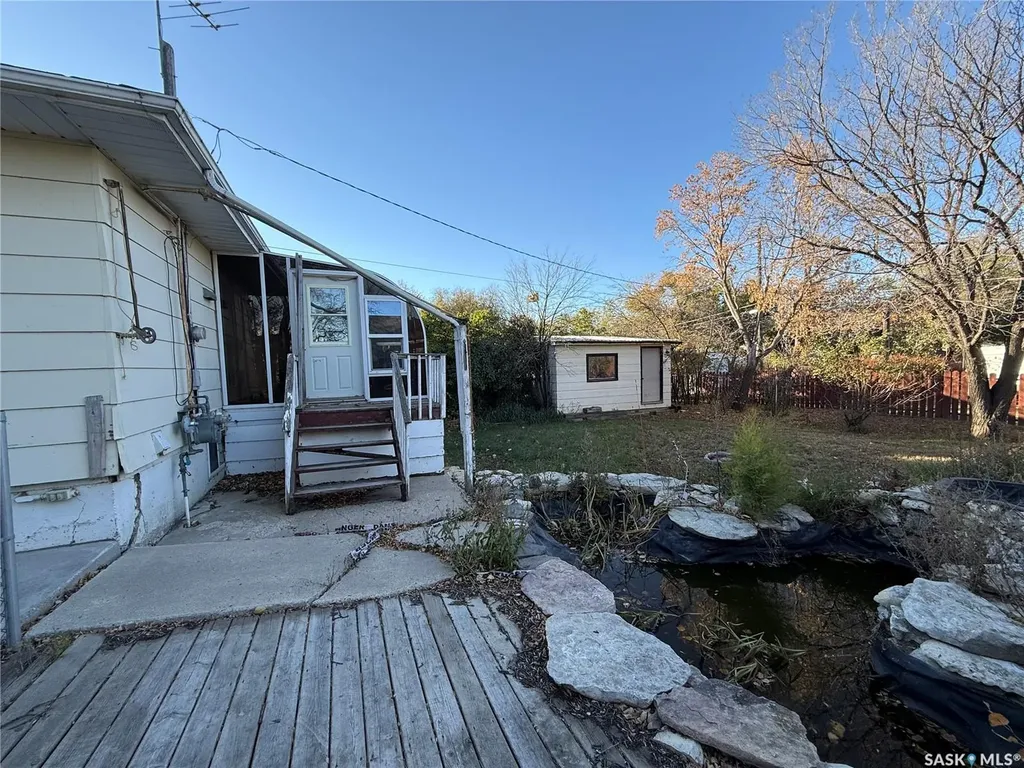 211 Little Flower Avenue Rosetown SK S0L 2V0