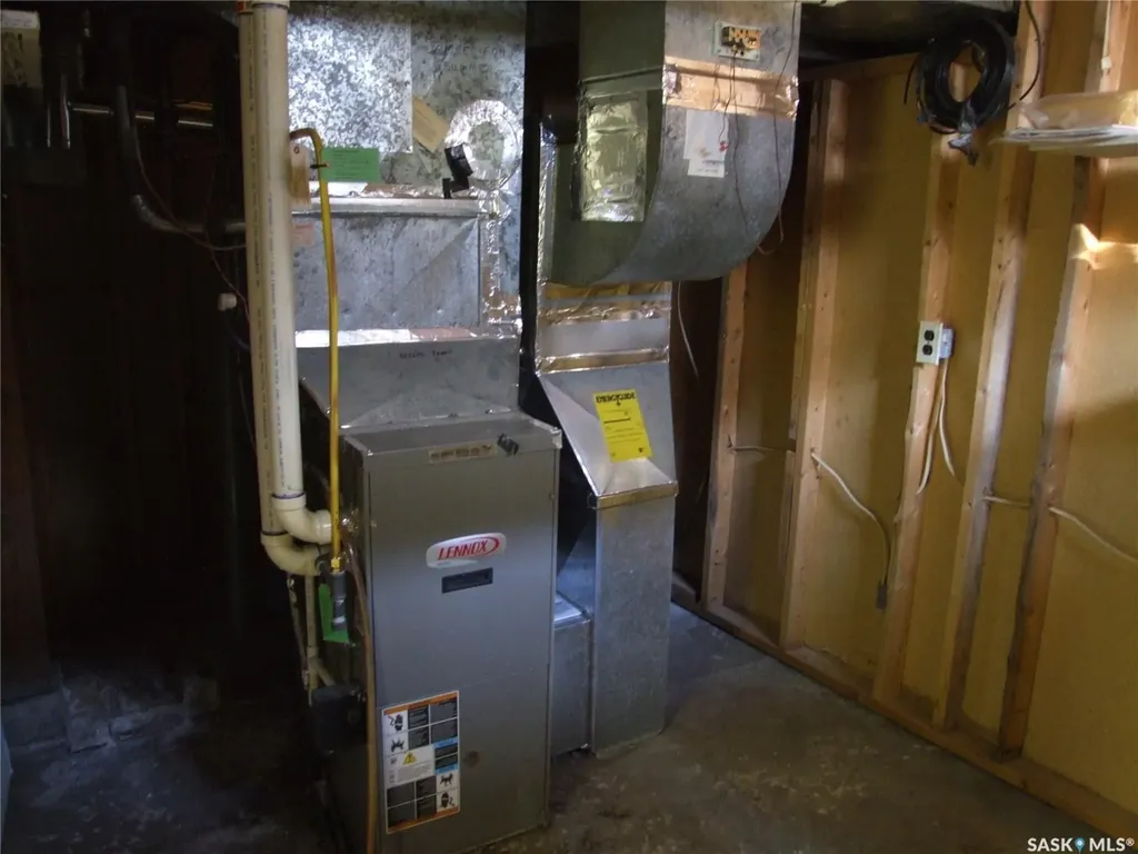 206 1st Street W Leader SK S0N 1H0