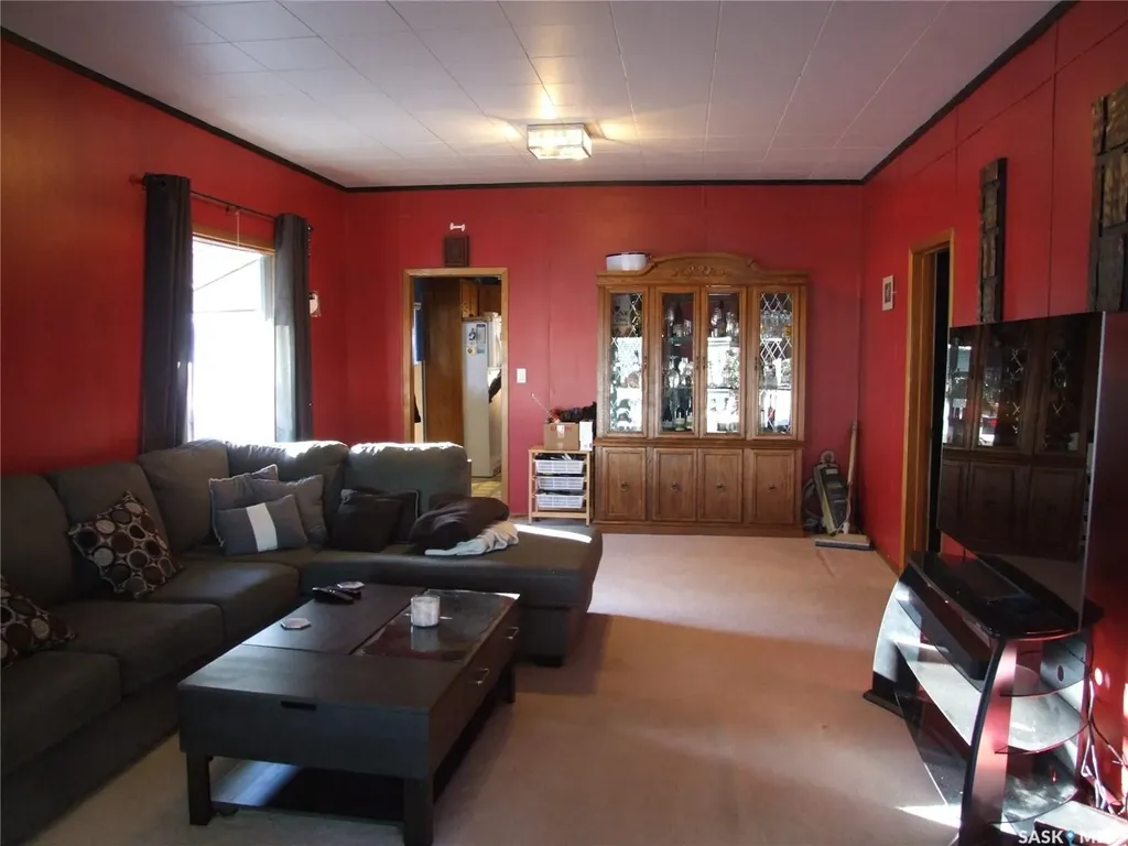 206 1st Street W Leader SK S0N 1H0