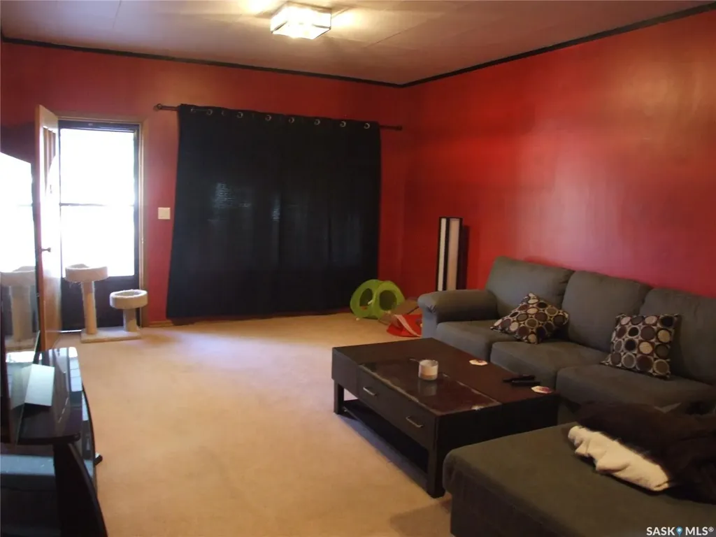 206 1st Street W Leader SK S0N 1H0