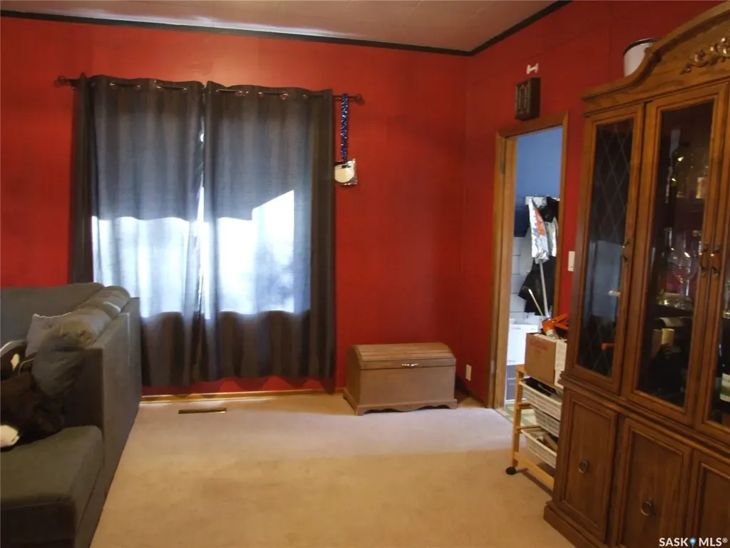 206 1st Street W Leader SK S0N 1H0