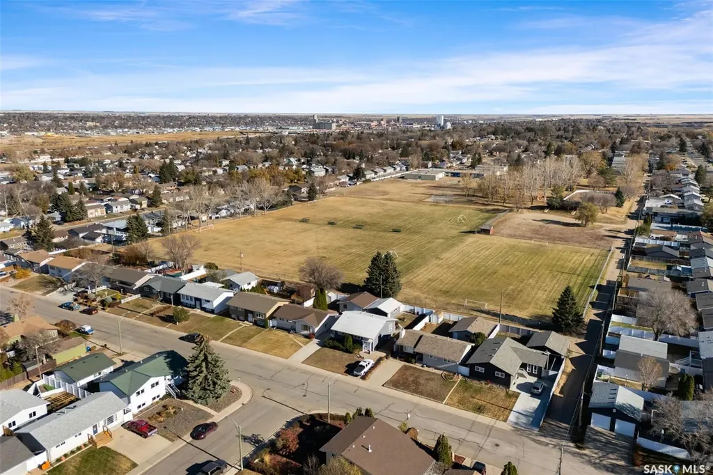 117 Wellington Drive Moose Jaw SK S6K 1C5