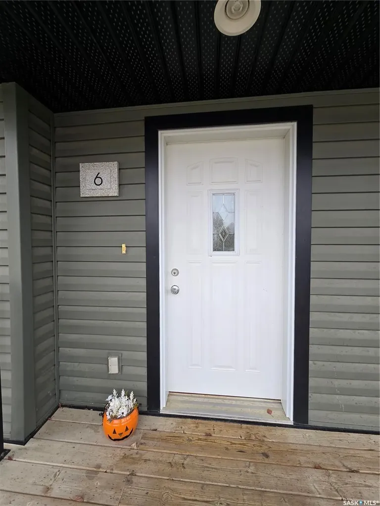 815 5th Street NE Weyburn SK S4H 2K9