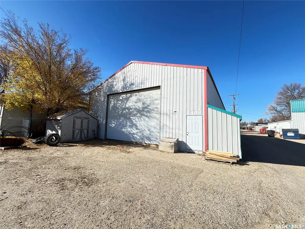 101 Sidney Street Maple Creek SK S0N 1N0