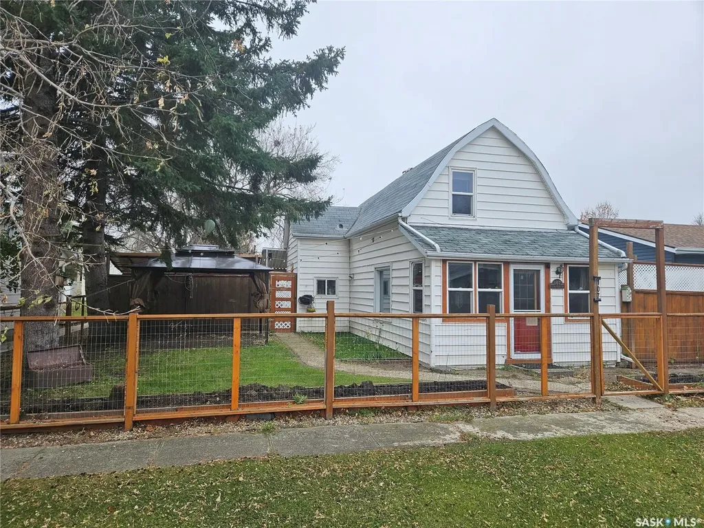 107 Carlyle Street Arcola SK S0C 0G0