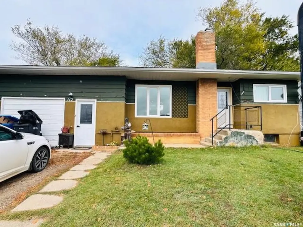 112 Fraser Avenue Oxbow SK S0C 2B0