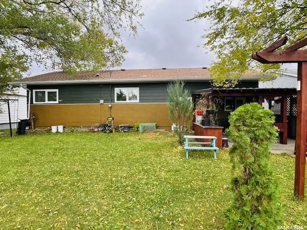 112 Fraser Avenue Oxbow SK S0C 2B0